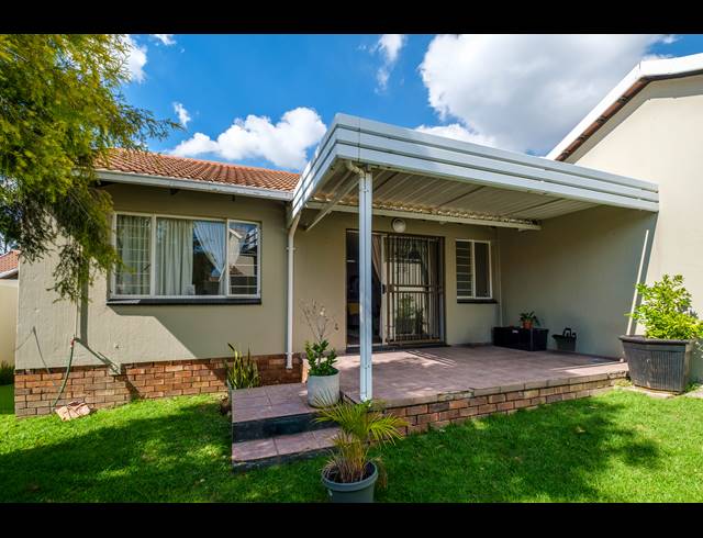 2 BEDROOM TOWNHOUSE FOR SALE IN SUNDOWNER